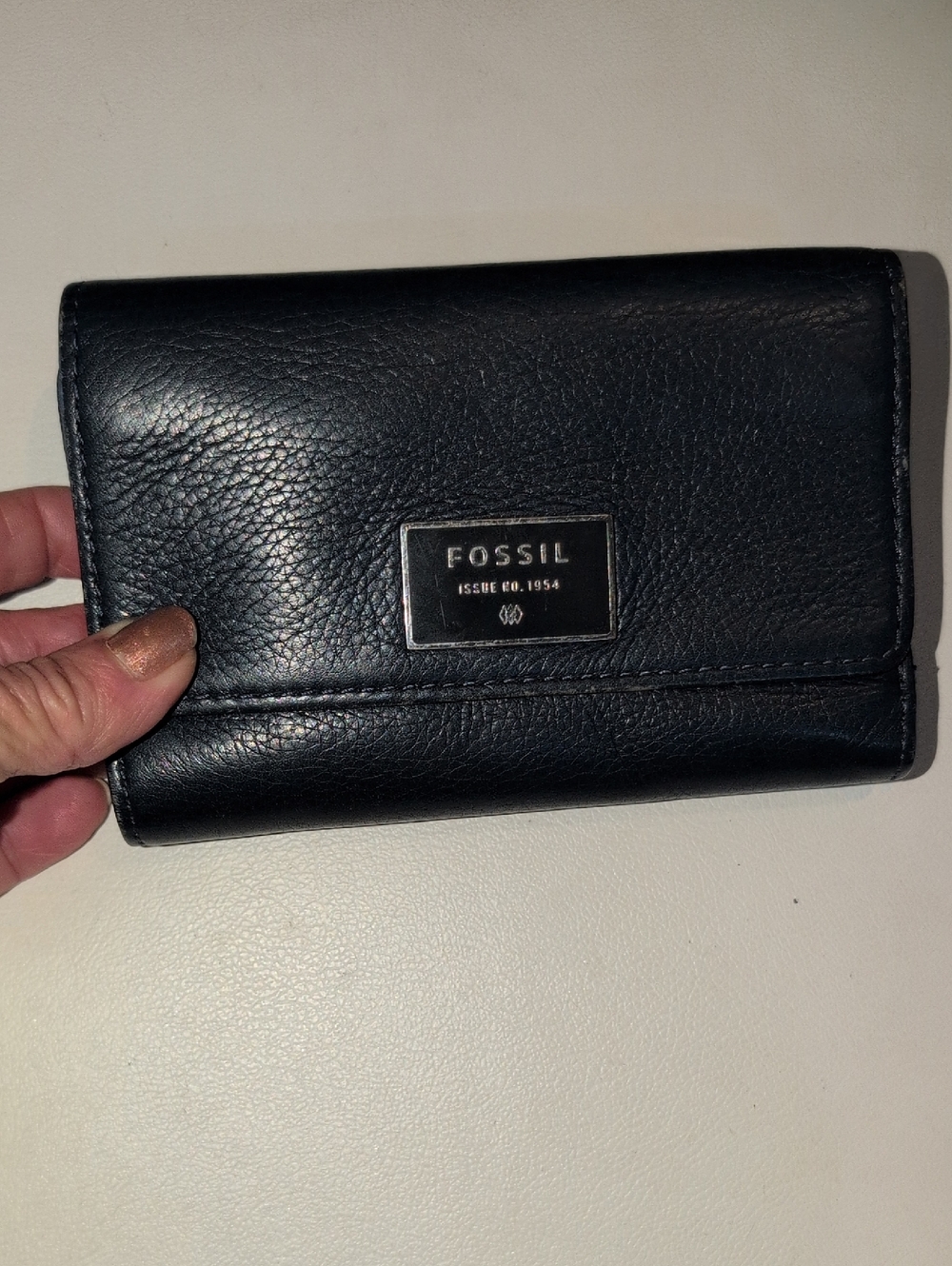 Fossil Black Leather Compact Wallet with Metal Logo Plaque